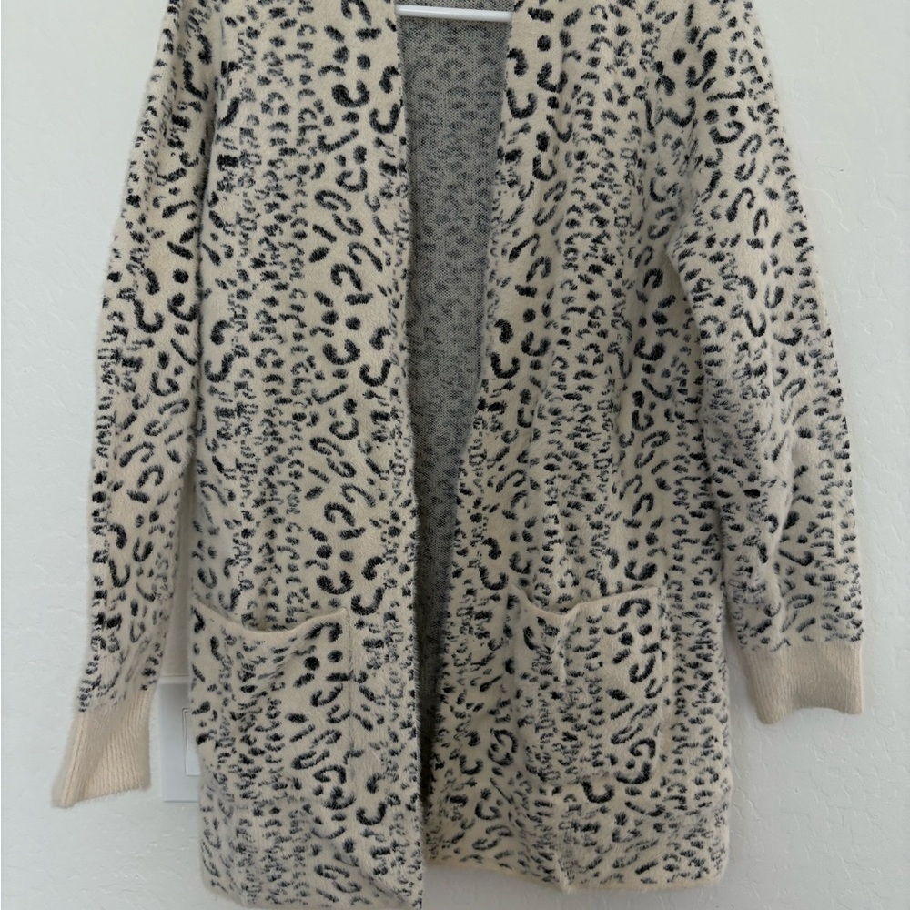Chic Leopard Print Open Cardigan